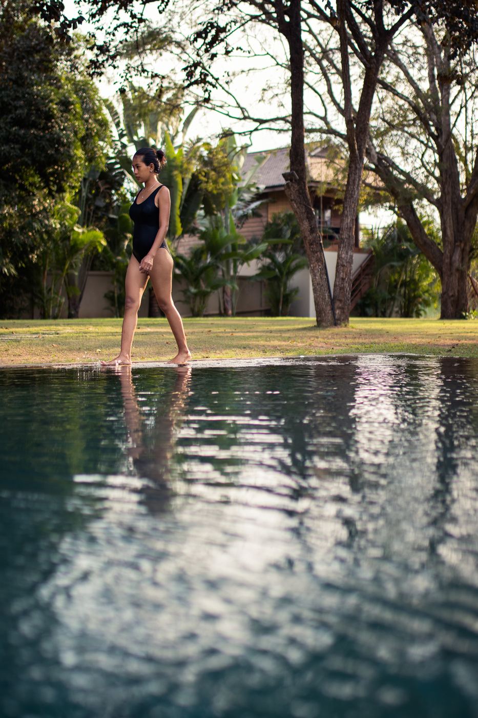 Guest walking beside the pool at Khla Lodge