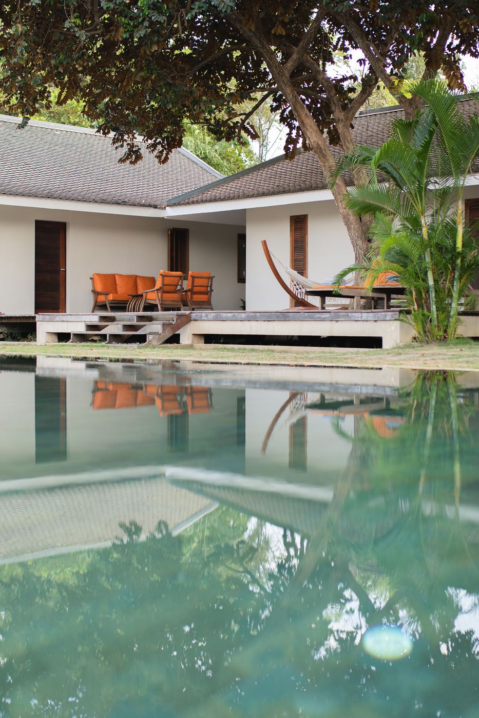 Pool terrace with loungers at Khla Lodge